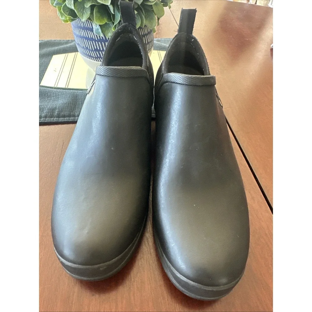 BOGS Vista Low Womens Rain Boot Sz 10 Black‎ Leather Slip On Round Toe Pull on